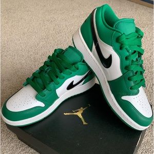 AIR JORDAN 1 Low (GS) Green, Black, and White